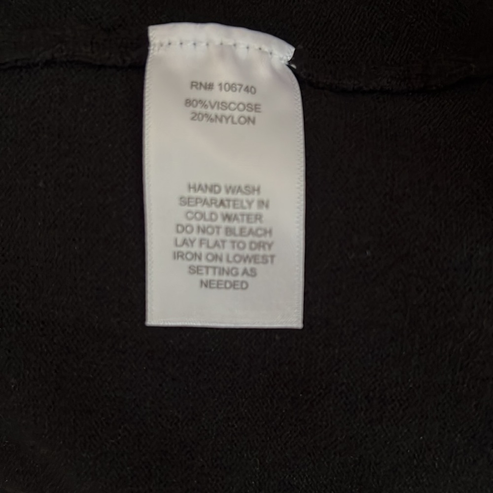 Northstyle women’s Black Short-Sleeve Scalloped Sweater. Size Medium - Picture 5 of 5